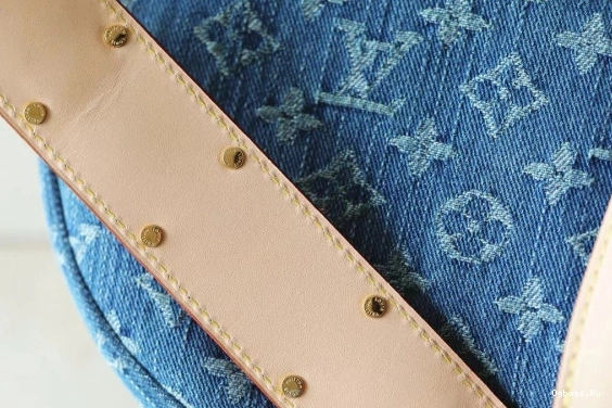 MM Croissant VUITTON LOUIS 0322